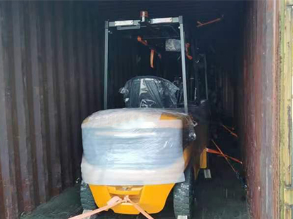 Brazilian Customer Forklift Loading Container