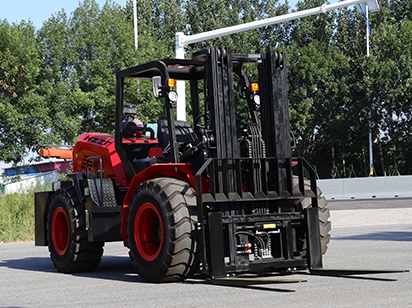 Which forklift can adapt to various road conditions?